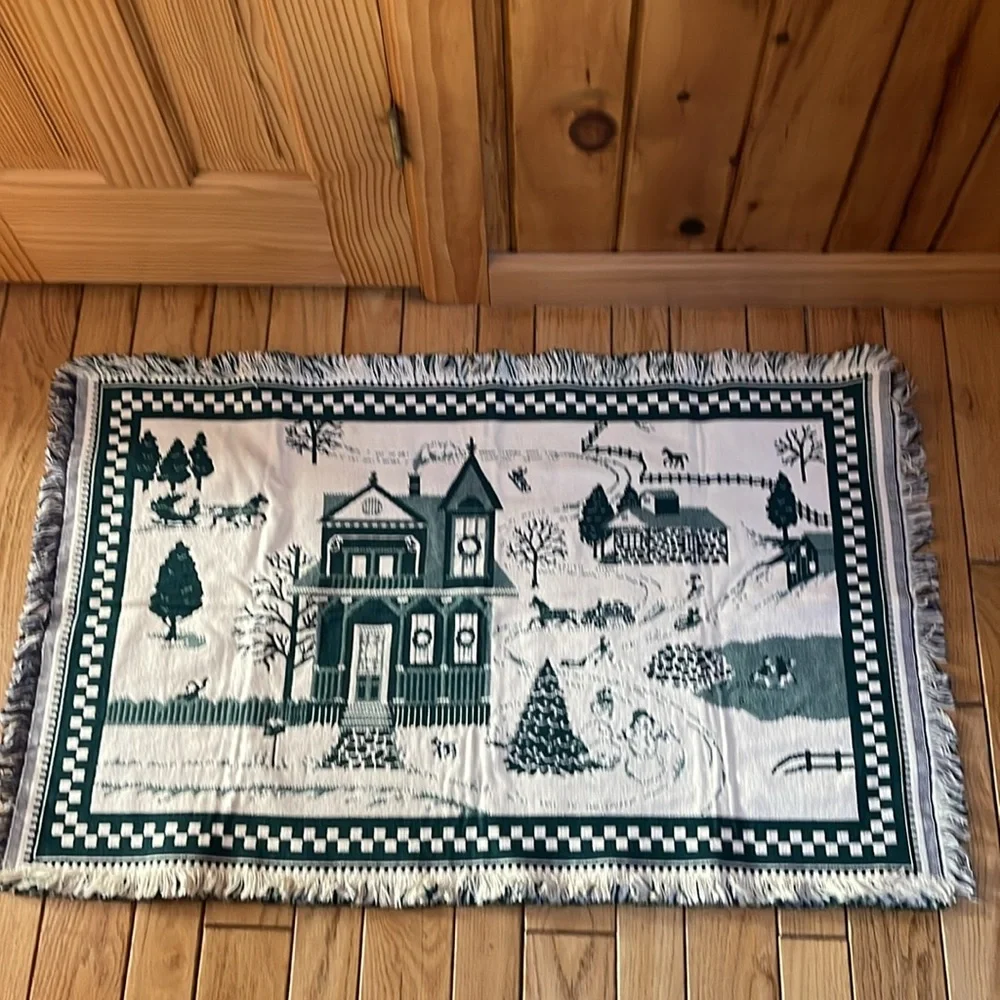 Holiday Home Woven Rug - Green and White